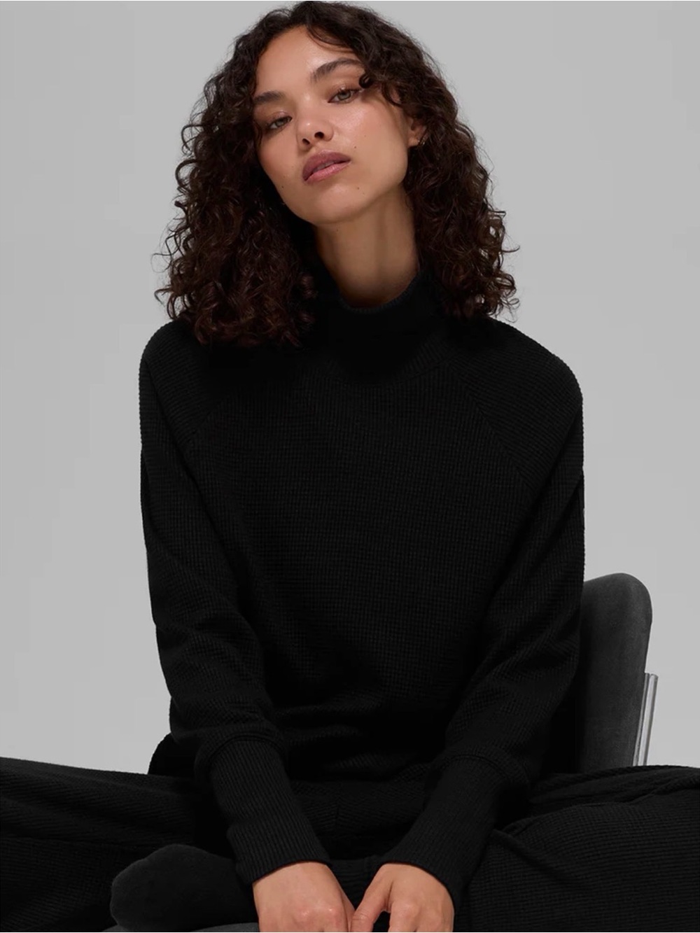 ALO Yoga | Waffle Weekend Escape Mock Neck Long Sleeve - Black